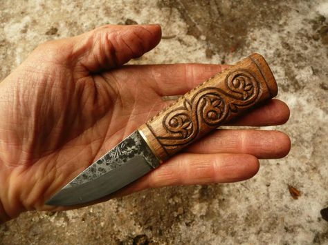 little knife with carved handle Star Knife, Tactical Pocket Knife, Knife Patterns, Knife Stand, Handcrafted Knife, Wooden Knife, Dagger Knife, Knife Handle, Knife Collection