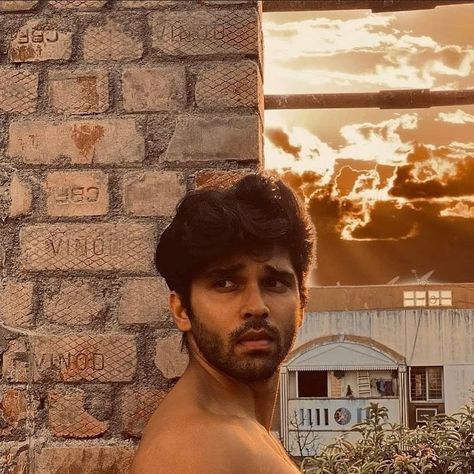 Dhruv Vikram Wallpaper, Druv Vikram, Dhruv Vikram Hairstyle, Dhruv Vikram, Jalebi Baby, Boyfriend Inspiration, Zayn Malik Style, Joker Pics, Iphone Wallpaper Stills