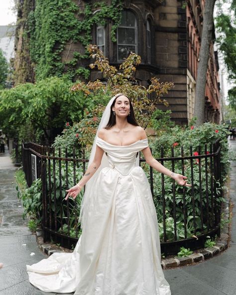 Lauren Rodriguez Wedding, Vivienne Westwood Vintage Wedding Dress, Styling Wedding Dress, Madonna Wedding Dress, Vivienne Wedding Dress, Alison Roman Wedding, Wedding Dress 90s Style, Vintage Wedding Aesthetic Dress, My Lady Jane Wedding Dress