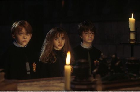 Harry Potter and the Sorcerer's Stone - Stills Stone Aesthetic, Ron And Harry, Philosopher's Stone, Philosophers Stone, Harry Potter Halloween, Harry Potter Images, Rupert Grint, The Sorcerer's Stone, Ron And Hermione