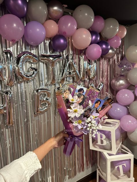 Kpop Themed Birthday Party Ideas, Kpop Birthday Decorations, Kpop Theme Birthday, K Pop Birthday Party Ideas, Bts Decoration Ideas, Bts Party Ideas Decoration, Kpop Themed Birthday Party, Kpop Party Ideas, Bts Birthday Party Ideas