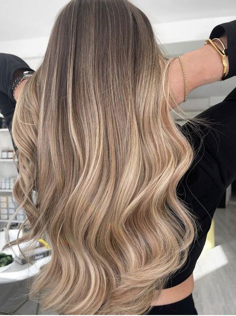 Trending Hair Color, Blonde Hair Tips, Balyage Hair, Baylage Hair, Balayage Straight Hair, Beige Blonde Hair, Blonde Hair With Roots, Balayage Long Hair, Perfect Blonde Hair