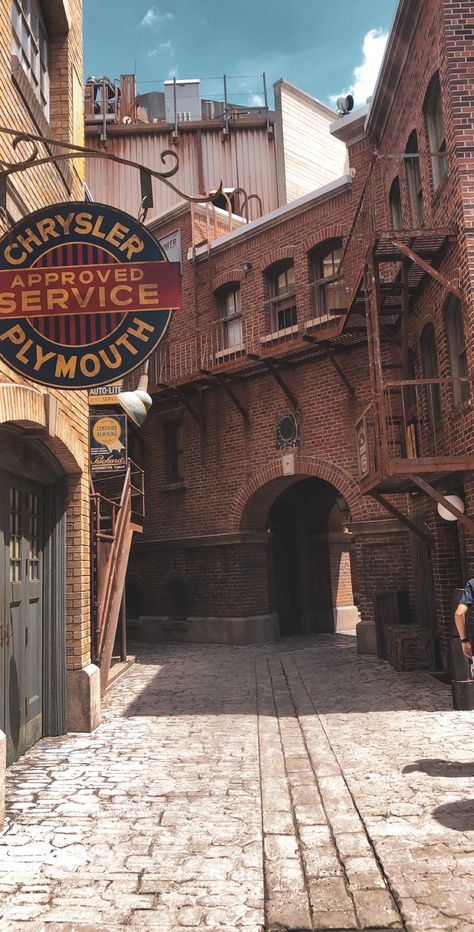 From Orlando, Florida in universal studios. A vintage ally way. Alley Drawing Reference, Ally Way Background, Alleyways Aesthetic, Alleyway Sketch, Anime Alleyway, Ally Way, Steampunk Alleyway, Sly Cooper, City Collage