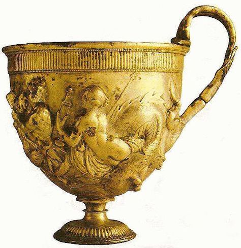 Beautiful Roman gold cup, found in Pompeii. Dated to I century BCE. [528x544] - Imgur Ancient Pompeii, Roman Artifacts, Pompeii Ruins, Pompeii Italy, Pompeii And Herculaneum, Gold Cup, Roman History, Roman Art, Carthage