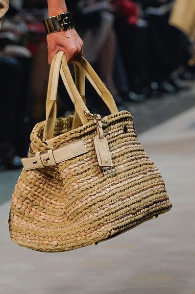 Loewe Spring 2013 - Details Ethno Style, Women Crossbody Bag, Bags Handmade, Raffia Bag, Boho Bags, Woven Raffia, Straw Bags, Beautiful Handbags, Bag Trends