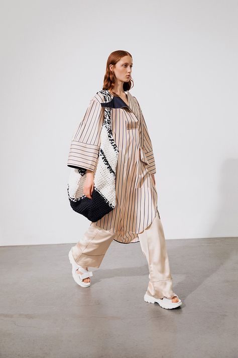 Modest Business Casual, Lee Mathews, 2022 Fashion Show, Australian Fashion Designers, Resort Fashion, Fresh Outfits, Copenhagen Fashion Week, 2022 Fashion, Print Trends