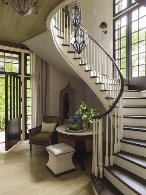 Stairs White, Luxury Staircase, House Staircase, Staircase Ideas, Stairway Design, Staircase Decor, Home Stairs Design, Staircase Railings, Foyer Design