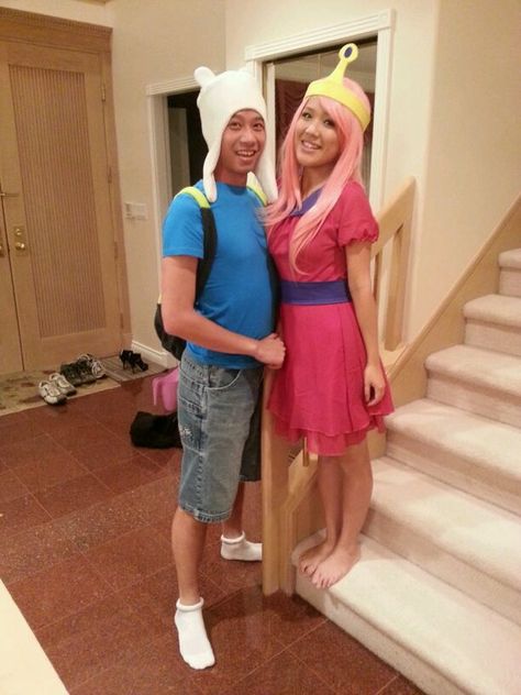 Halloween couples costume -- finn and princess bubblegum from adventure time Fin And Princess Bubblegum Costume, Finn And Bubblegum Costume, Adventure Time Costume Couple, Finn And Princess Bubblegum Costume, Adventure Time Couple Costumes, Halloween Adventure Time, Adventure Time Halloween Costumes, Nerdy Couples Costumes, Princess Bubblegum Costume