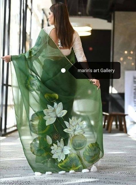 Hand Painted Sari, Hand Painted Saree, Fabric Colour Painting, Painted Saree, Saree Painting Designs, Fabric Paint Diy, Painted Clothes Diy, Saree Painting, Fabric Painting Techniques