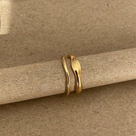 Stack Ring Ideas, Ring Layering, Silhouette Necklace, Body Necklace, Ring Inspo, Midas Touch, Geometric Ring, Classy Jewelry, Ring Stacking