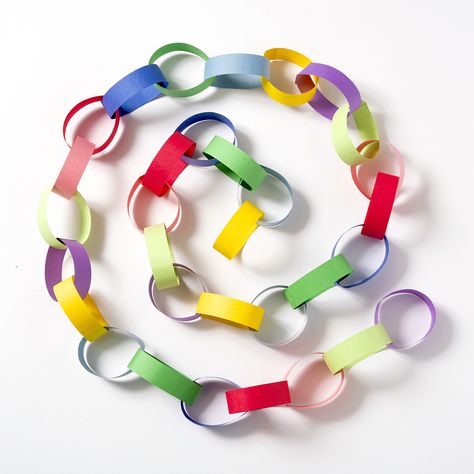 Paper Links Chain, Construction Paper Chain, Chain Crafts Ideas, Paper Chain Necklace, Holiday Paper Chain, How To Make Paper Chains, Paper Chain Crafts, Diy Paper Chain, 2024 Journaling