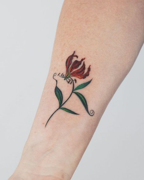 N E W W O N D E R ®️ on Instagram: “It’s Friday night, dance like fire. 🔥 I have tattooed countless lilies in the past and this one is a little different. Thank you Carey for…” Flame Flower Tattoo, Flame Lily Tattoo, Fire Lily Tattoo, Fire Flower Tattoo, Flame Lily, Lillies Tattoo, Fire Lily, Lily Flower Tattoos, Flame Tattoos