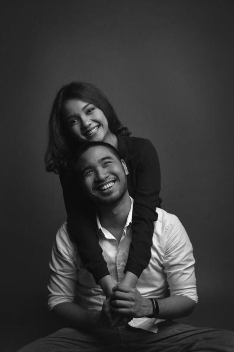 Ideas For Couple Photoshoot, Picture Pose For Couples, Self Photoshoot Poses Couple, Photo Poses For Couples Studio, Portrait Poses For Couples, Cool Poses For Couples, Couple Self Shoot Poses, Photography Couples Ideas, Self Portrait Couple Photography