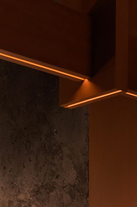 lieben — ALL DESIGN STUDIO Restaurant Mood Lighting, Lights Rust Modern, Neon Details Interior, Hotel Corridor Lighting, Restaurant Lighting Design, &tradition Lighting, Whisky Bar, Cement Wall, Modern Villa Design