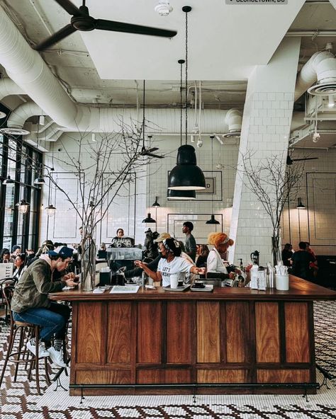 Tatte Bakery su Instagram: "Glorious morning Tatte Dupont Circle. Good morning everyone✨☕️🥐🍳 What’s your Tatte favorite ? #goodmorning #gloriouspastries #weekend…" Pastry Shop Interior, Tatte Bakery, Tiny Cafe, Retro Bakery, Communal Space, Bakery Interior, Gallery Cafe, Breakfast Cafe, Dupont Circle