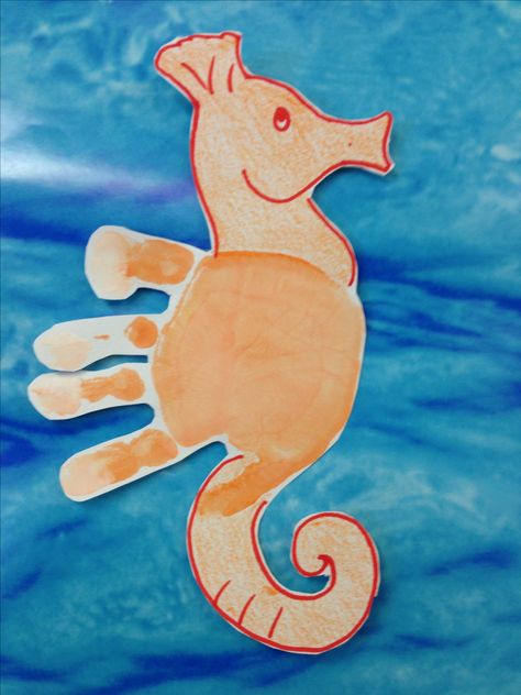 Handprint seahorse Seahorse Crafts, Hand Print Art, Sea Animal Crafts, Under The Sea Crafts, Sea Creatures Art, Seahorse Art, Sea Crafts, Horse Crafts, Under The Sea Theme