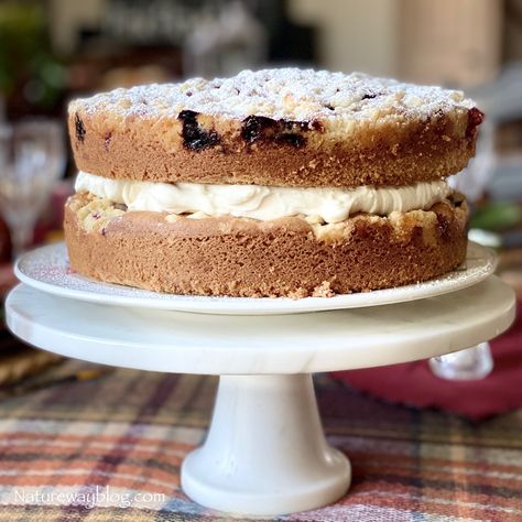 Lemon Berry Mascarpone Cake Lemon Berry Mascarpone Cake, Wow Desserts, Berry Mascarpone Cake, Clean Eating Cake, Mascarpone Cake, The Best Cakes, Best Cake Ever, Best Cakes, Berry Cake