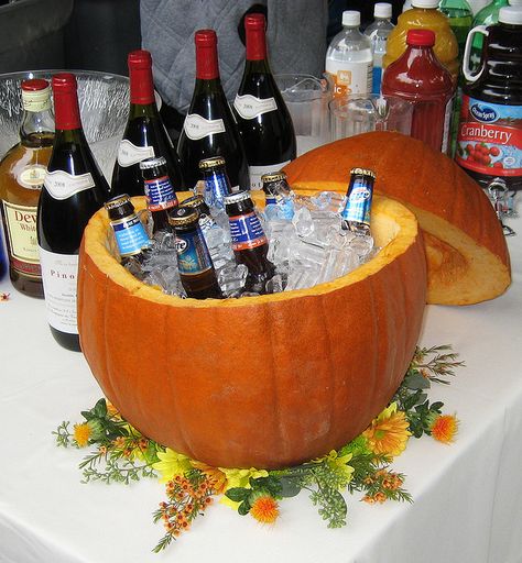 Punch Halloween, Pumpkin Punch, Biggest Pumpkin, Halloween Cocktail, Pumpkin Wedding, Punch Recipe, Great Pumpkin, Halloween Cocktails, Spiced Rum