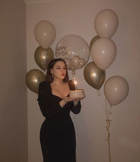 27 Birthday Decoration Ideas, Black Birthday Outfit Ideas, Black Aesthetic Birthday, Happy Birthday Photo Ideas, 27th Birthday Decorations, Black Birthday Outfit, Birthday Photo Ideas, 27 Birthday, Birthday Decoration Ideas