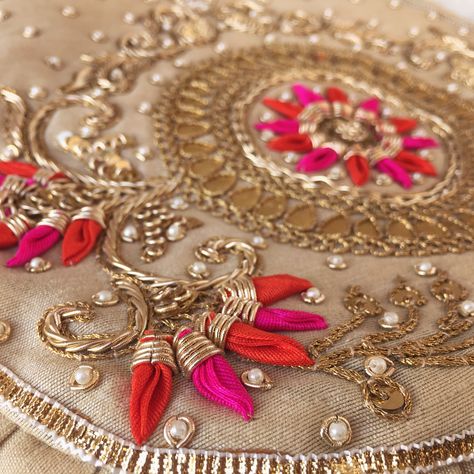 Beautifully hand embroidered Potlis by Özel  #potlis #diy #handmade #madeinindia #ethnic #bags #indianfashion #indianweddings #indianweddingfavors #doityourself #tutorial Gold Work Embroidery, Zardozi Embroidery, Hand Embroidery Dress, Couture Embroidery, Bead Embroidery Patterns, Hand Work Embroidery, Embroidered Blouse Designs, Embroidery Motifs, Handwork Embroidery Design