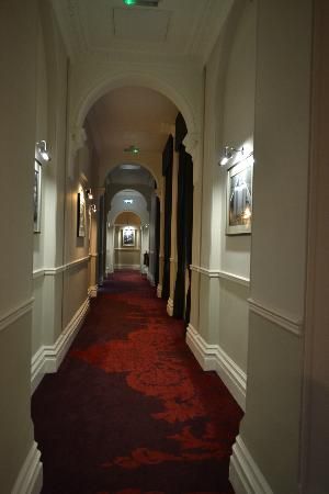 The Grosenor Hotel, London, England, 1862 Victorian hotel corridor Victorian Hotel Room, Victorian Corridor, Old Hotel Aesthetic, Backrooms Levels, Victoria Christmas, Victorian Hotel, Ideal Husband, Duplex Floor Plans, Hotel Corridor