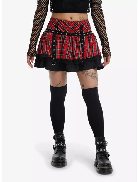 Social Collision Red Plaid Black Grommet Tiered Skirt Red And Black Skirt Outfit, Scenecore Fashion, Red And Black Skirt, Black Skirt Outfit, Cutesy Outfit, Rock Vibes, Flannel Pattern, Red Plaid Skirt, 10 October