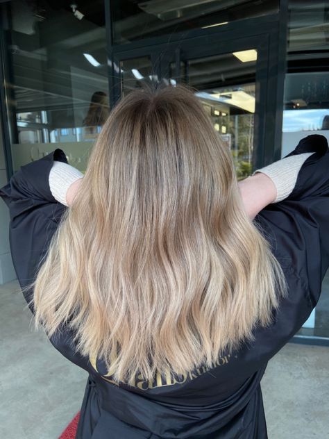 Brushlight Hair Blonde, Ombre Hair Blond, Blond Beige, Balayage Straight Hair, Summer Blonde Hair, Ombre Blond, Warm Scarves, Ombre Hair Blonde, Blonde Haircuts