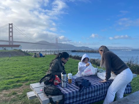 San Fransisco Girl Aesthetic, College Core, San Francisco Pictures, San Francisco Bridge, San Francisco Girls, Travel Vibes, Photography Location, Post Grad, The Golden Gate Bridge