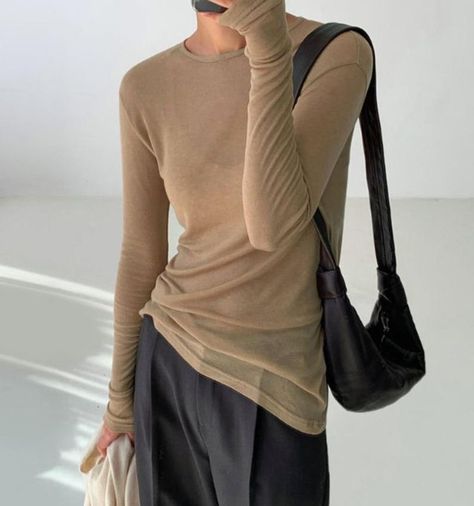 Outfit Minimalista, Tops For Women Long Sleeve, Tops For Women Long, Minimalist Clothing, Long Tee, Women Long Sleeve Tops, Mode Inspo, 가을 패션, Womens Tunics