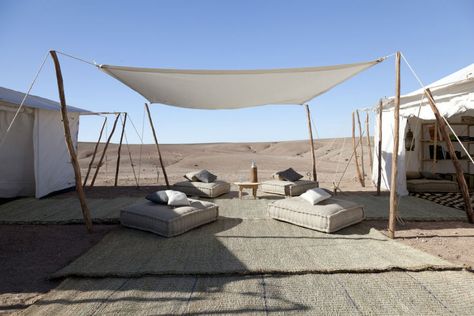 Tented and open-air common areas. Stunning Hotels, Go Glamping, Luxury Tents, Camping Locations, Casa Exterior, Luxury Camping, Camping Glamping, Beautiful Hotels, In The Desert