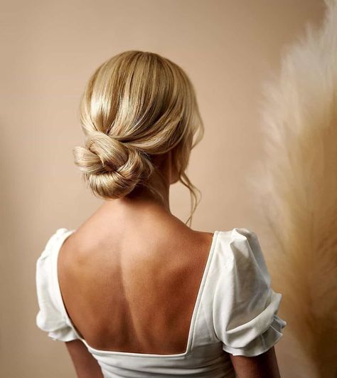 Bridal Bun Blonde Hair, Romantic Down Hairstyles, Wedding Veils With Short Hair, Gooey Natural Wedding Makeup, Bun With Veil On Top, Boutique Interview Outfit, Prom Bun Hairstyles Low, Low Updo Prom Hair, Wedding Hair Classy Elegant