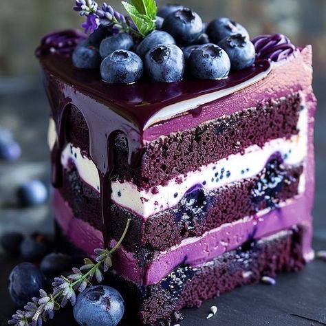 Optimal Recipes Blueberry Layered Cake, Chocolate And Blueberry Cake, Blueberry Cake Birthday, Chocolate Cake With Blueberries, Blueberry Cake Aesthetic, Aesthetic Chocolate Cake, Chocolate Blueberry Cake, Blueberry Birthday Cake, Blueberry Chocolate Cake