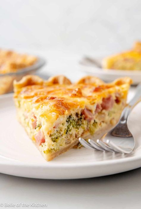 Ham and Broccoli Quiche Ham And Broccoli Quiche, Ham Quiche Recipe, Healthy Ham, Ham And Broccoli, Ham Broccoli, Ham Quiche, Dinner Pork, Breakfast Christmas, Broccoli Quiche