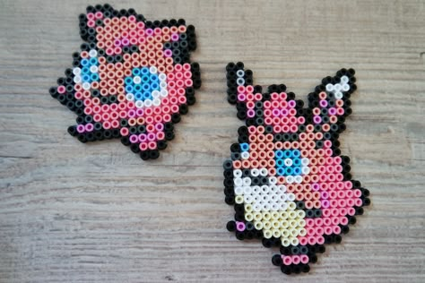 039 Rondoudou / Jigglypuff 040 Grodoudou / Wigglypuff Perler Bead Pokemon Patterns, Hama Beads Pokemon, Pokémon Perler, Melt Beads Patterns, Pokemon Perler, 151 Pokemon, Pokemon Bead, Pokemon Pattern, Perler Creations