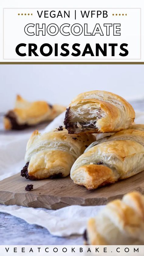 Vegan Croissant Recipe, Easy Croissants, Low Cal Chocolate, Vegan Croissant, Vegan Croissants, Quick Vegan Breakfast, Vegan Super Bowl, Feast Ideas, Vegan Finger Foods