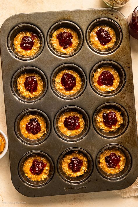 Oat Muffins: PB & J Baked Oatmeal Cups - No Spoon Necessary Baked Oat Cups, Oatmeal Muffin Cups, Peanut Butter Oatmeal Muffins, Jelly Muffins, Oat Cups, Oatmeal Muffin, Oatmeal Muffin Recipes, Silicone Muffin Pan, Baked Oatmeal Cups