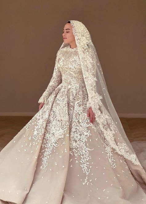 maramborhan on Instagram: @sarasabry moment ✨ #maramborhanbridal #maramborhantheexperince Wedding Dress For Hijab, Dress For Hijab, Hijabi Wedding Dress, Yemeni Clothes, Muslim Wedding Gown, Dress Types, Plus Wedding Dresses, Wedding Dress Types, Bride Dress Simple