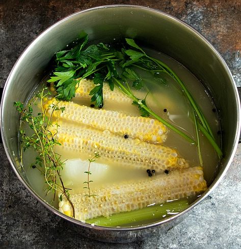 Corn Stock Potato Gratin Easy, Corn Stock, Shucking Corn, Corn Soup Recipes, Vegetable Dips, How To Make Corn, 30 Min Meals, Classic Salad, Corn Cob