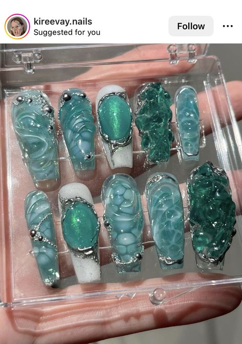 Underwater Nail Art, Water Nails Design, Aquatic Nails, Avatar Nails, Fish Scale Nails, Green Acrylic Nails, Avatar The Way Of Water, Water Nails, Blue Acrylic Nails