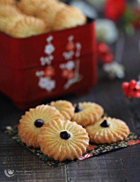 Raya Cookies, Easy Delicious Cakes, Chinese New Year Cookies, Resepi Biskut, New Years Cookies, Orange Cookies, Easy Chinese Recipes, Delicious Cake Recipes, Quick And Easy Recipes