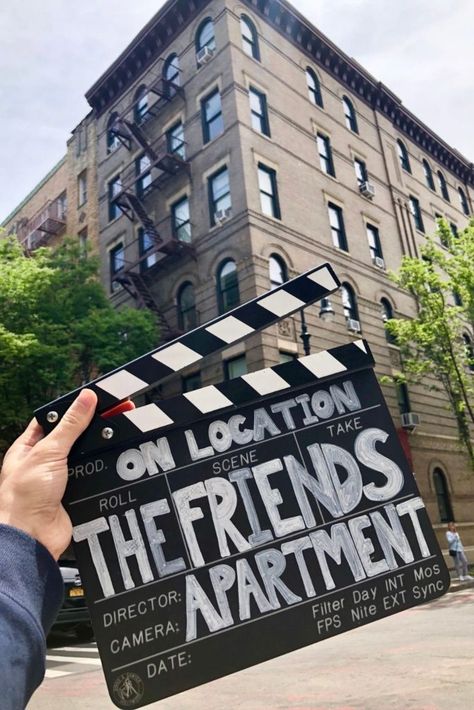 On Location Tours "Friends" TV show locations in New York City Tv Show Friends, Friends Apartment, Light Movie, Travel Movies, Friends Episodes, Movie Locations, Bus Tour, Friends Cast, Friends Tv Series