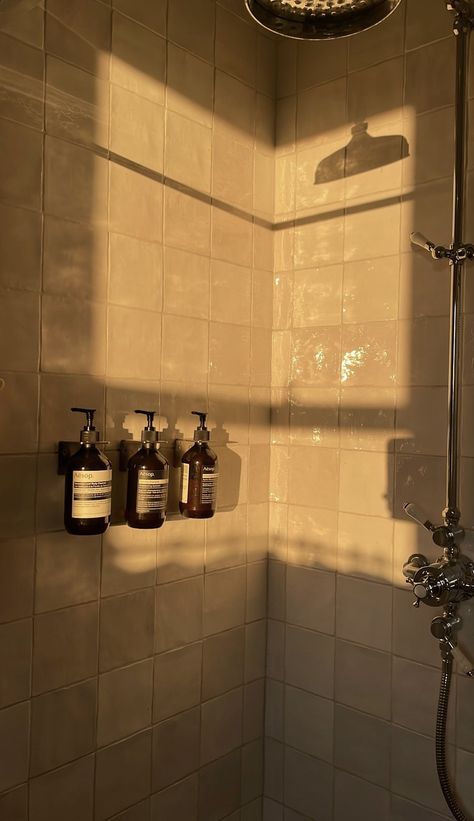 Shower Background Aesthetic, Simple Bathroom Aesthetic, Relaxing Shower Aesthetic, Luxe Shower Aesthetic, Clean Girl Vibes, Shower Aesthetic, Aesthetic Shower, Shower Background, Products Aesthetic