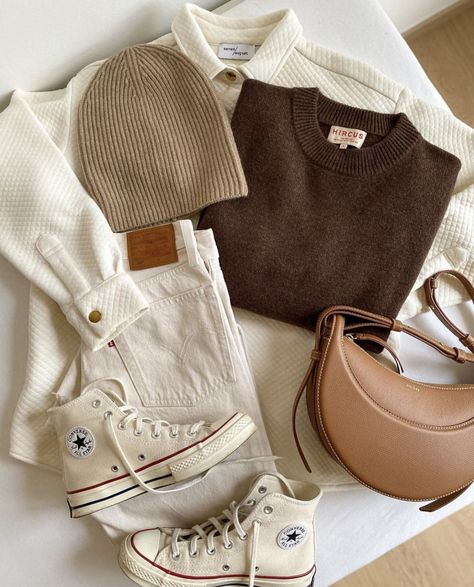 Flat Lays Clothing, Outfit Viaje, Apostolic Outfits, Flat Lay Outfit, Cozy Winter Fashion, Mommy Outfits, Fashion Capsule Wardrobe, Fashion Things, 2024 Style