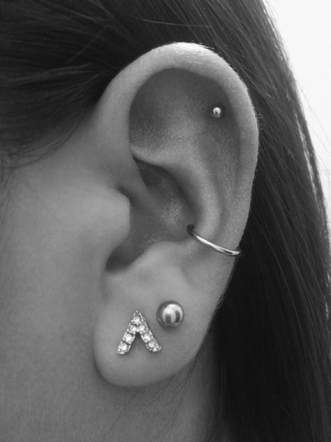 ∆Ear Piercing∆ Double lobe || Conch || Helix Double Lobe And Flat Piercing, Ear Piercing Double, Conch And Helix Piercing, Double Ear Piercing, Conch Ear Piercing, Double Lobe Piercing, Ear Stacks, Gold Diamond Heart Necklace, Piercing Chart