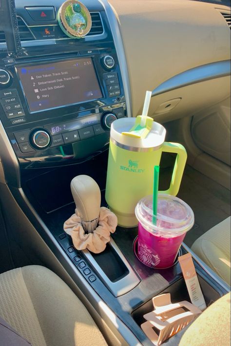 Teen Girl Car Aesthetic, Car Inspo Interior, Car Must Haves, Preppy Car, Car Interior Diy, Girly Car Accessories, Car Deco, Girl Car, Holiday Gift List