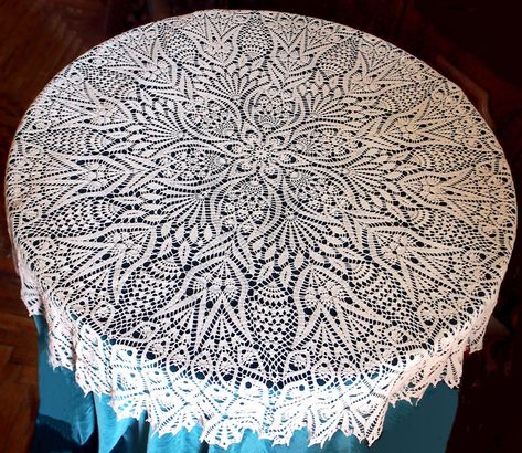 25 Free Crochet Tablecloth Patterns Taplak Meja Crochet, Crochet Tablecloth Pattern, Gorgeous Crochet, Free Crochet Doily Patterns, Crochet Table Runner Pattern, Crochet Table, Pineapple Crochet, Crochet Bedspread, Crochet Lace Pattern