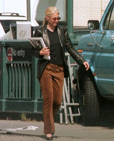 New York It Girl, Caroline Bessette, 90s Minimalism, Carolyn Bessette, Jackie Onassis, Fall Fit, Gwyneth Paltrow, 가을 패션, Celebrity Outfits