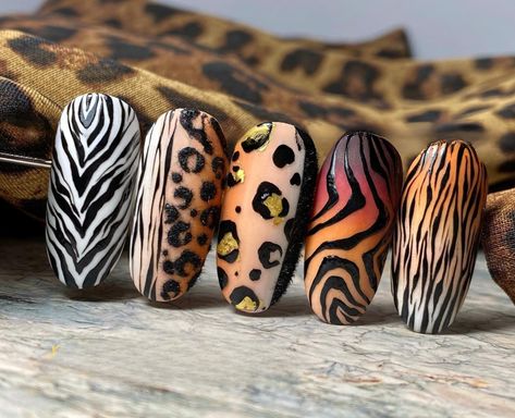 36 Animal Print Nails for Bold and Stylish Manicures in 2024: Ideas to Inspire You Zebra Nail Art Tutorial, Tiger Nail Art, Nail Art Motif, Safari Nails, Animal Print Nail Art, Zebra Nail Designs, Zebra Nail Art, Leopard Nail Designs, Animal Nail Designs