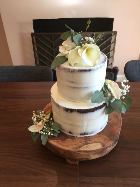 Wedding Cakes With Calla Lillies, Calla Lily Cake Wedding, Wedding Flowers Black, Lily Wedding Cake, Calla Lillies Wedding, Calla Lily Wedding Cake, Calla Lily Cake, 2 Tier Wedding Cakes, Lily Cake