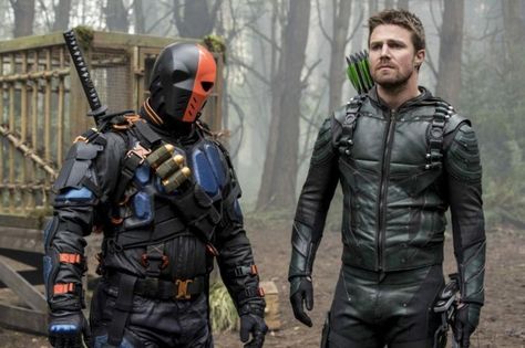 Arrow 5x23 Lian Yu Manu Bennett as Slade Wilson/Deathstroke  and Stephen Amell as Oliver Queen/Green Arrow Deathstroke Arrow, Arrow Season 6, Arrow Tv Show, John Diggle, Cw Arrow, The Green Arrow, Captain Boomerang, Arrow Cast, Black Siren